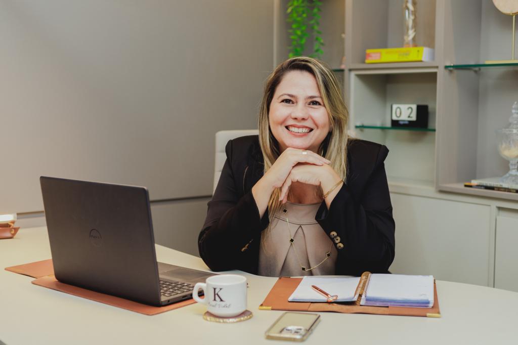 Dra. Karoliny Vidal - Advogada Especialista em Direito Previdenciário