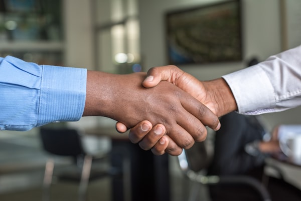 Acordo e confiança entre profissional e cliente